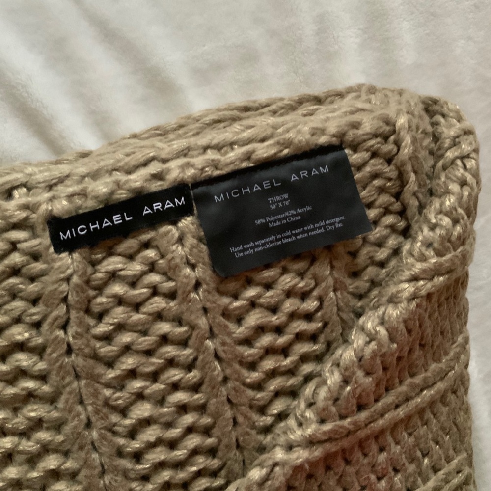 MICHAEL ARAM Metallic Rib Knit Throw - Picture 8 of 12